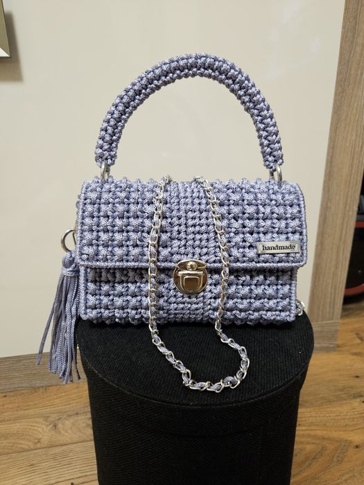 Geantă lucrată manual
