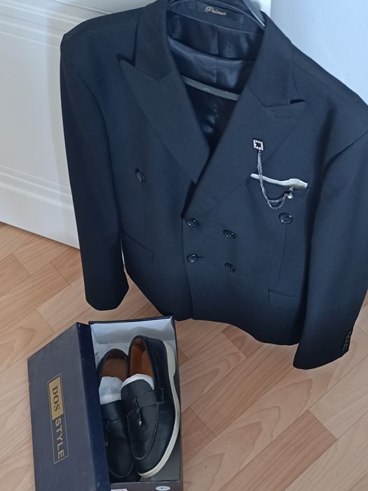 Темный кастюм новый