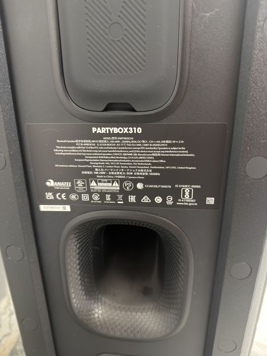 Музыкальная колонка JBL