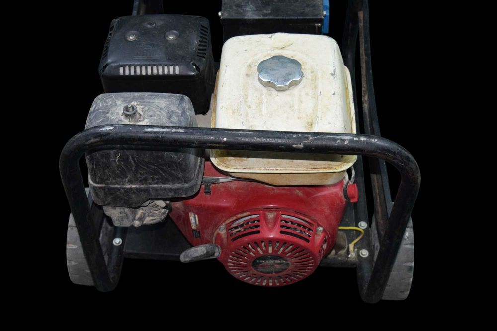 Generator de curent Honda pe benzină 5 kW – portabil, cu cadru și roți