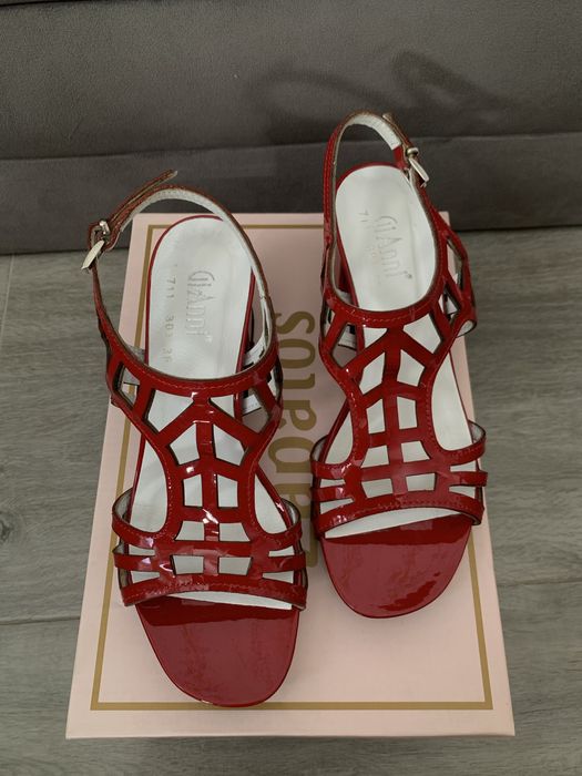 Лачени сандали на ток GiАnni