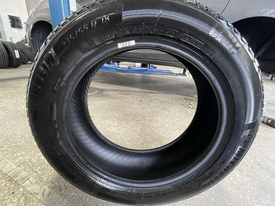Продам комплект резины лета 235/55/18