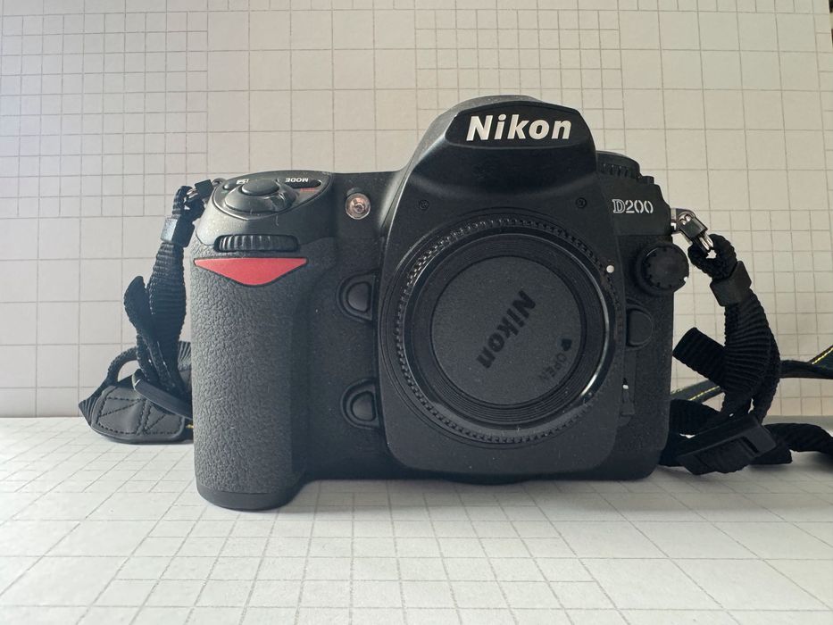 Nikon D200 – aparat foto DSLR cu senzor CCD, stare ca nouă