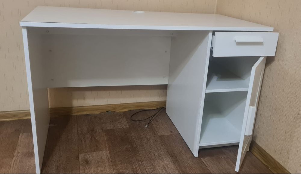 рабочий столик срочно продам