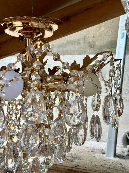 Продам новый люстры