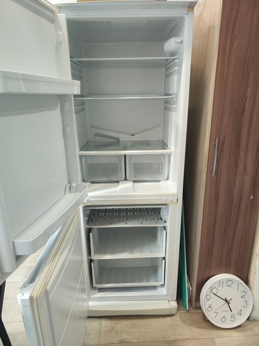 Продам холодильник Indesit