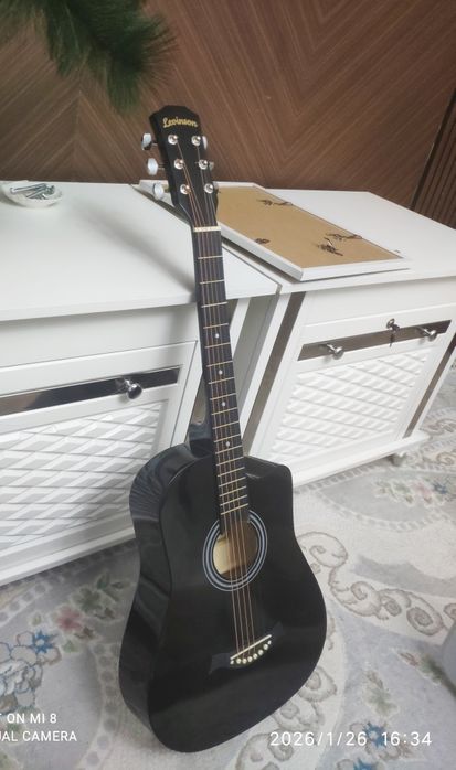 Акустическая гитара Levinson в идеальном состояний