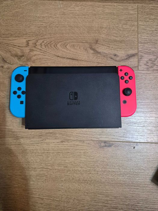 Nintendo Switch OLED 64GB – Stare Impecabilă + Accesorii