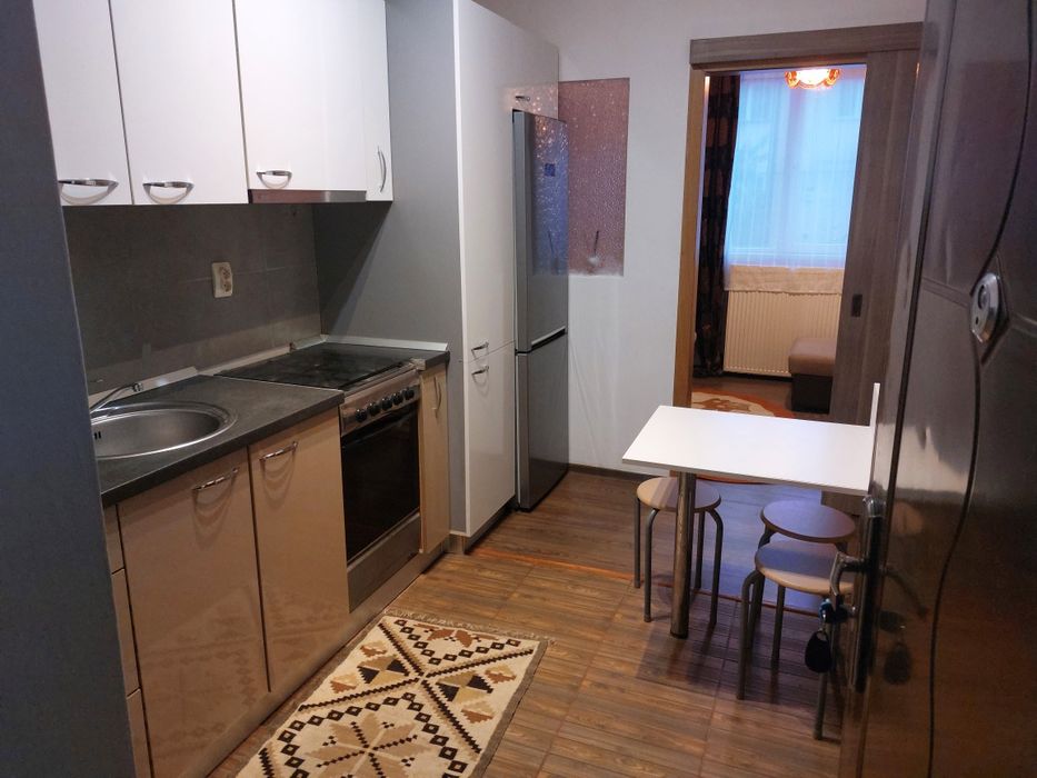 Închiriez garsoniera