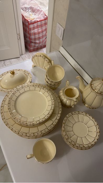 Изысканный фарфоровый сервиз
