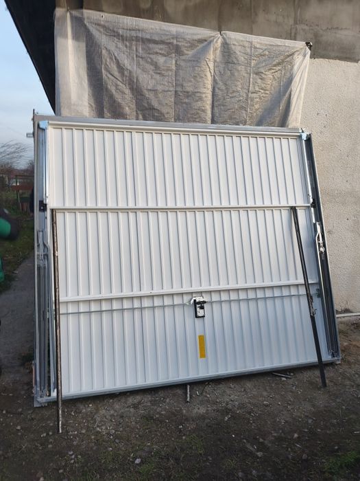 Гаражна врата тип крило