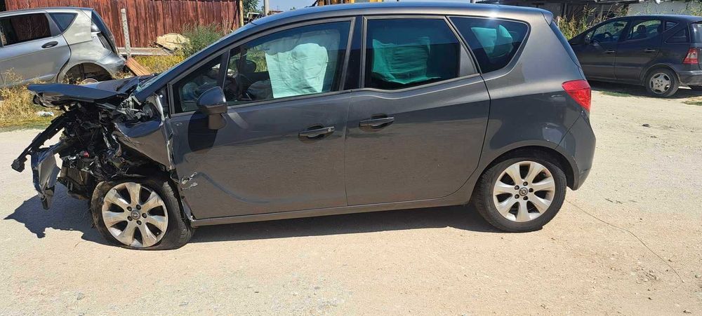 Опел Мерива 1,4 турбо . На части