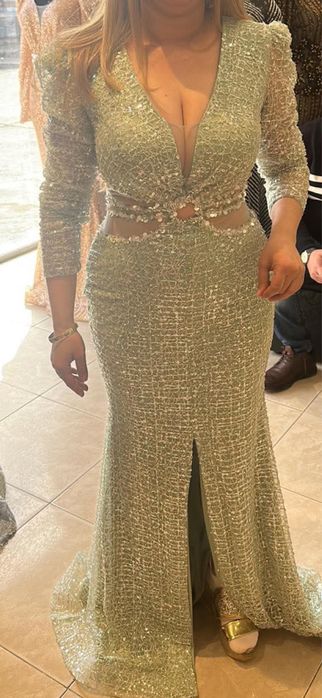 РОКЛЯТА СЕ ПРОДАВА