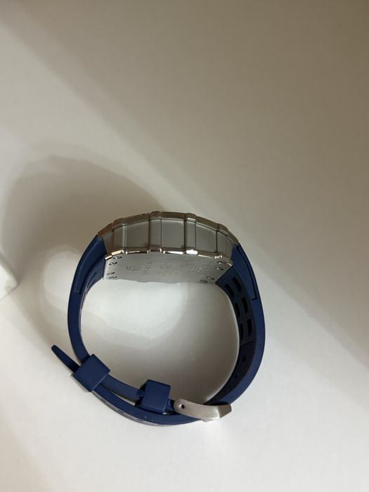 Оригинальные часы Tear Bomba