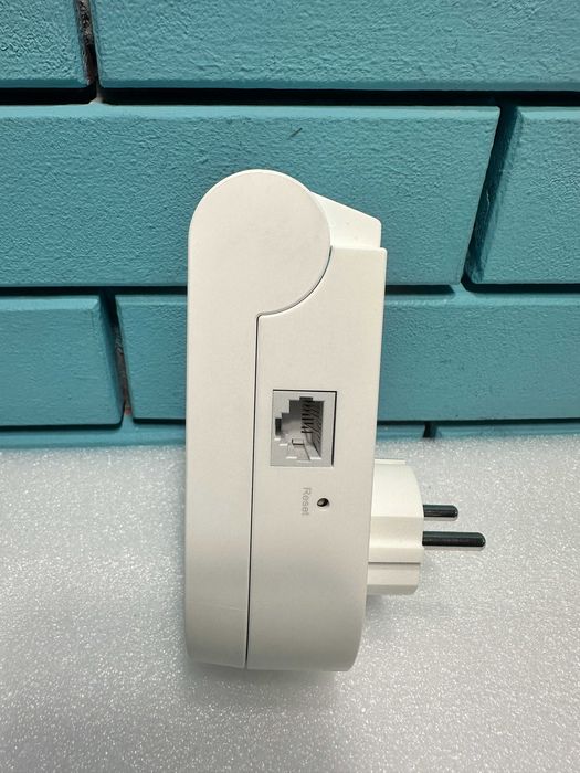 TP-Link WiFi ретранслатор AC1200 усилвател на сигнал с LAN порт