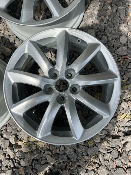 Продается диск на Lexus р 18