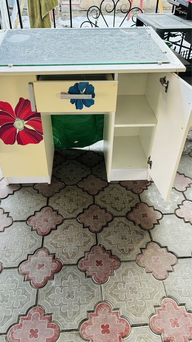 Туалетный столик с зеркалом