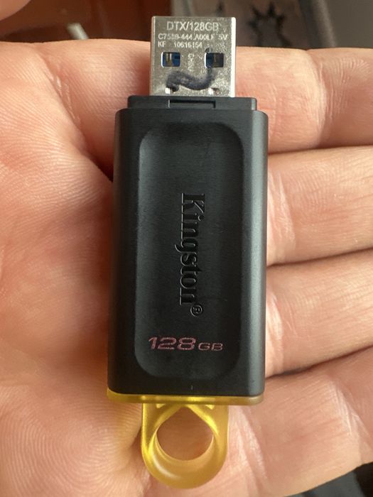 Vând Stick 128 gb