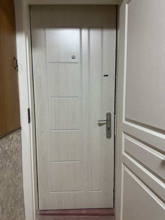 Срочно Дешево - зБелая  дверь эшик канадка 80х210