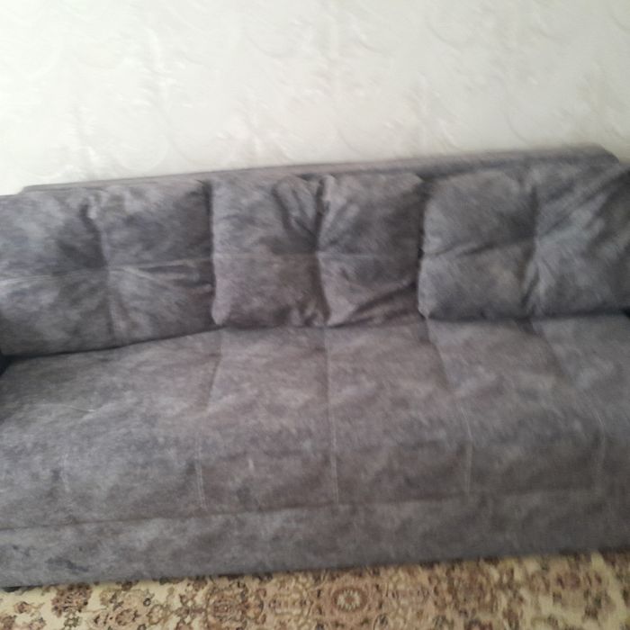 Диван +стол со стулями