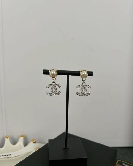 Cercei Chanel Chanel CC Pearl Drop Dangle Earrings ! la comanda