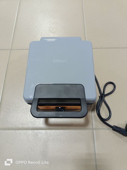 Вафельница Kitfort новый