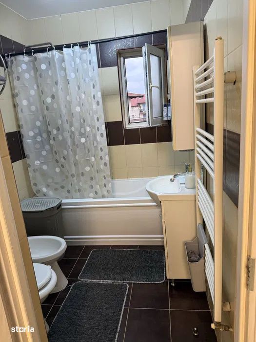 Apartament de vanzare 3 camere  50 mp 2 balcoane zona Floresti Florilo
