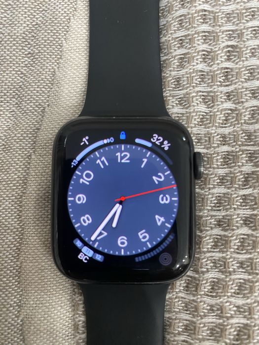 Apple Watch SE в отличном состоянии