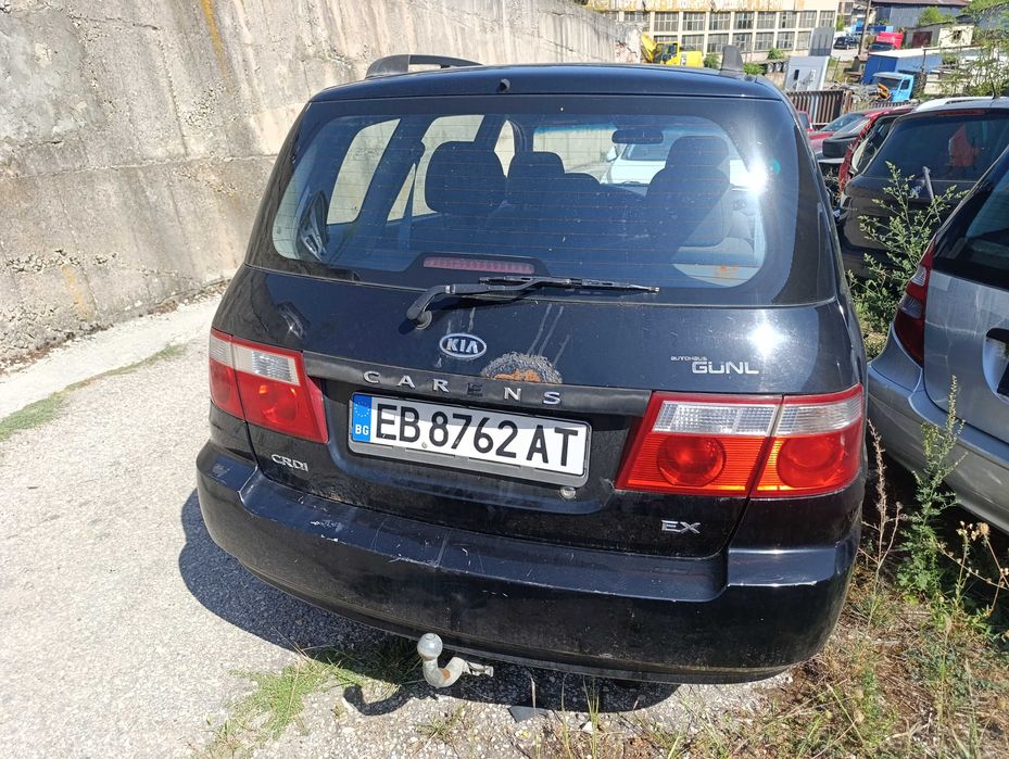 Kia Carens II 2.0crdi 113 к.с. се продава на части 2004г.