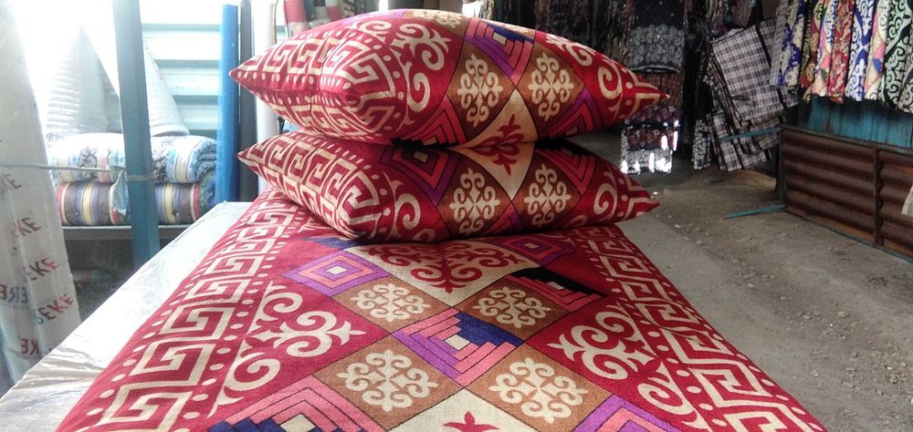 Көрпеше көрпе жастық.