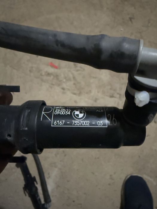 bmw x3 f25/x4 f26 дюзи и маркуч за измиване на фарове