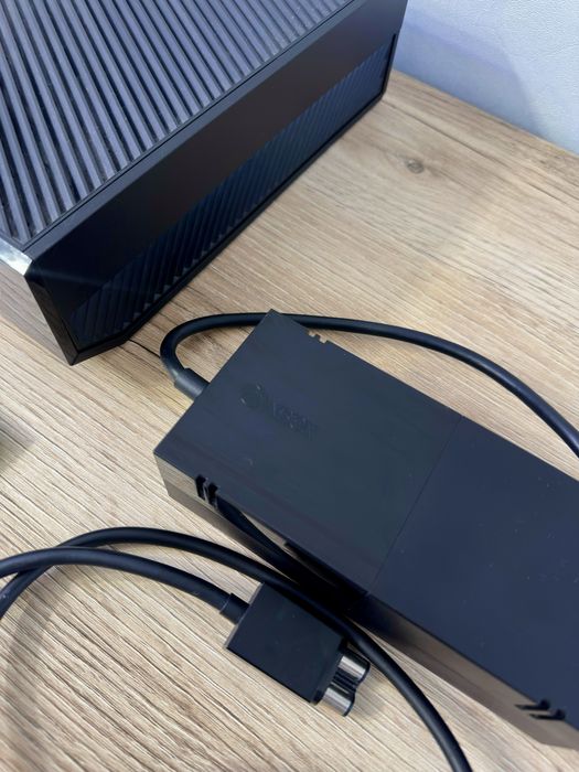 Продам XBOX ONE 500GB + диск с игрой Battlefield 4