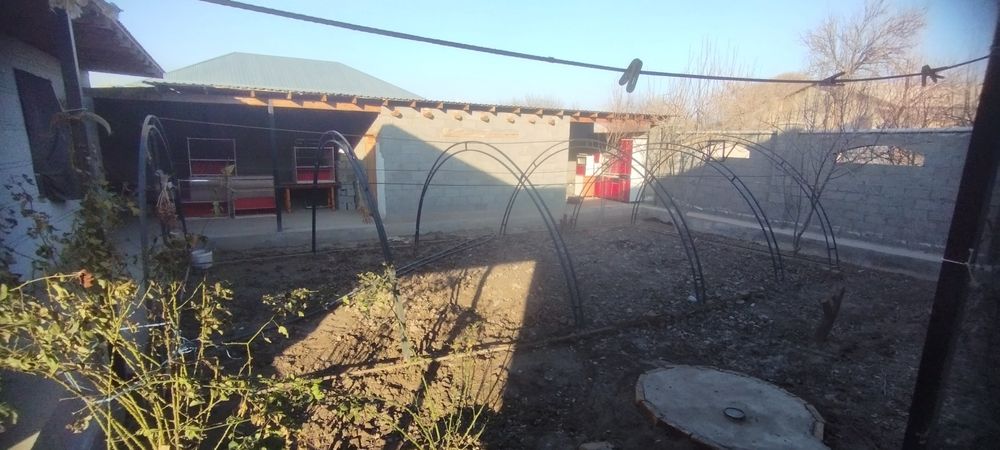 Yangi parnik sotiladi xazoraspda turibdi kelishib beramiz