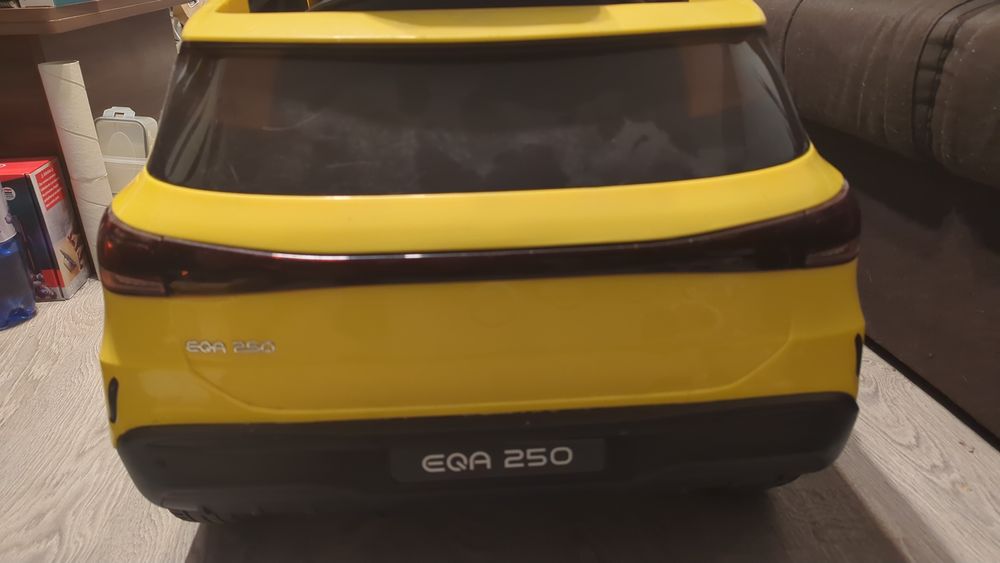 Masinuta electrica cu telecomanda