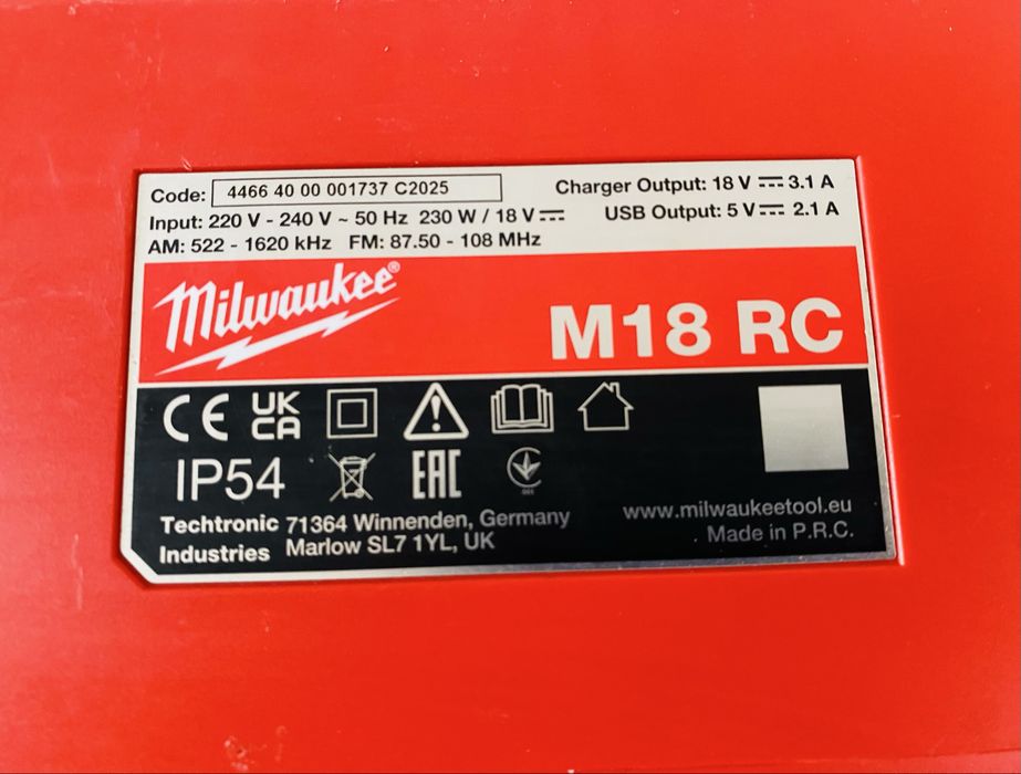 Milwaukee radio de santiee si incarcator M 18  RC