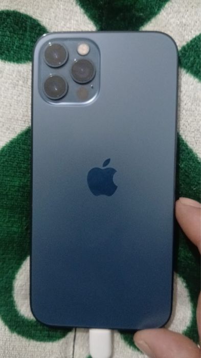 Продаю Iphone 12 128гб в хорошем состояние