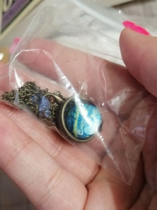 Браслеты, кулоны, сережки