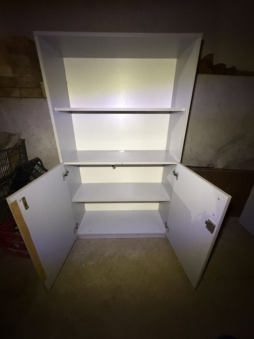 Офис бюра и шкафове-запазени,подходящи за офис или домашен кабинет