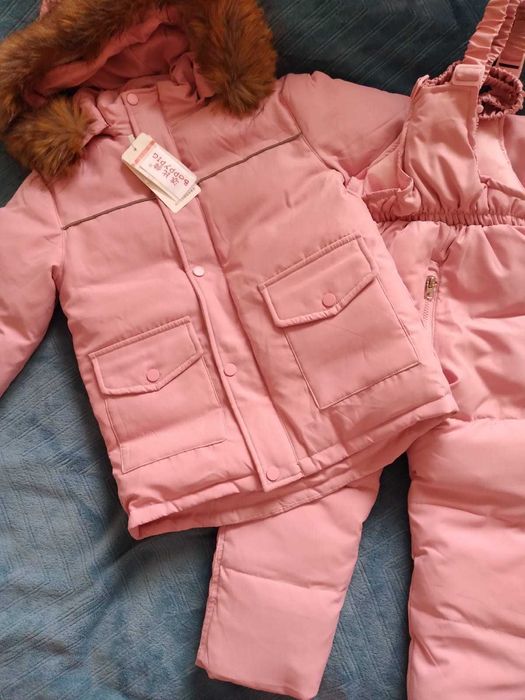 Продам комбинезон для девочек