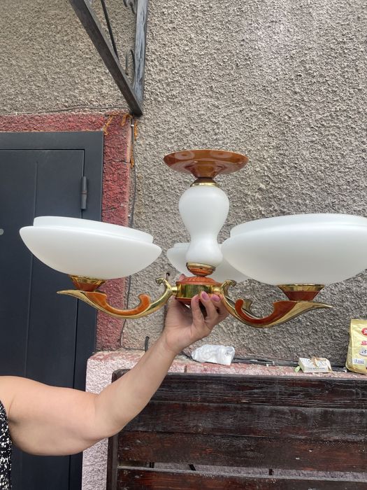 Продам люстры прихожая