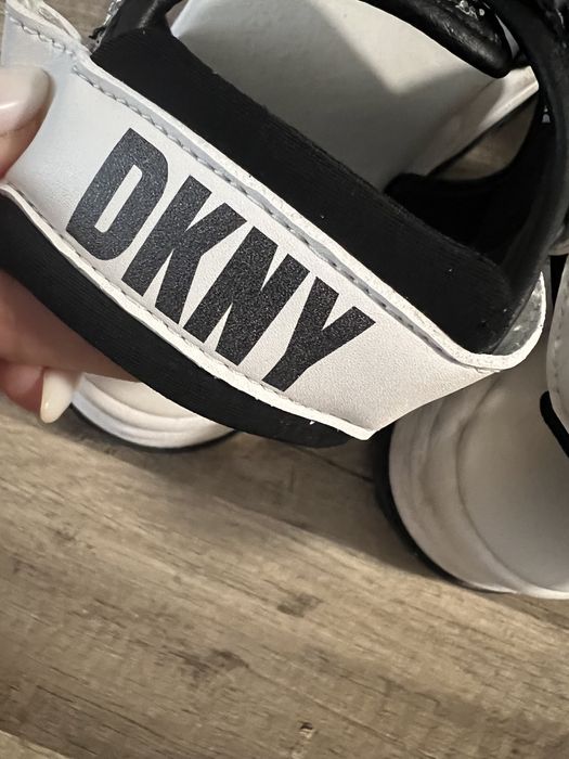 Детски сандали DKNY