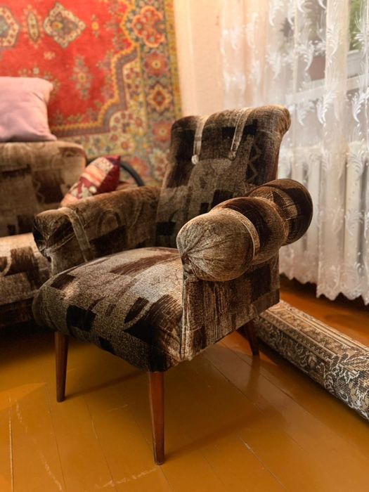 Продам диван и два кресла