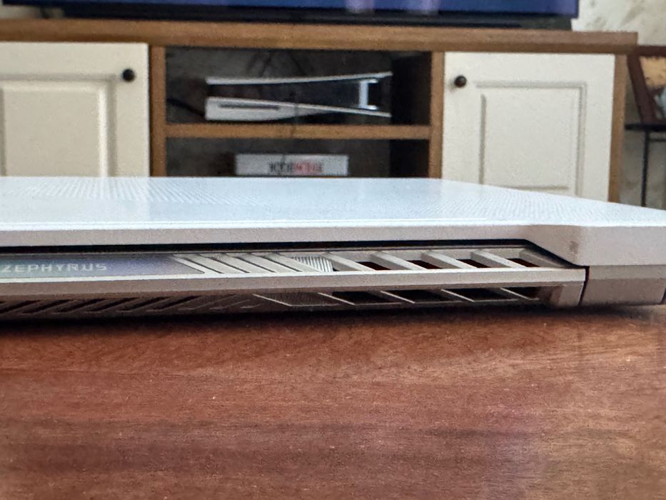 Asus ROG Zephyrus; 16GB RAM, Ryzen 7 5800HS, RTX 3050