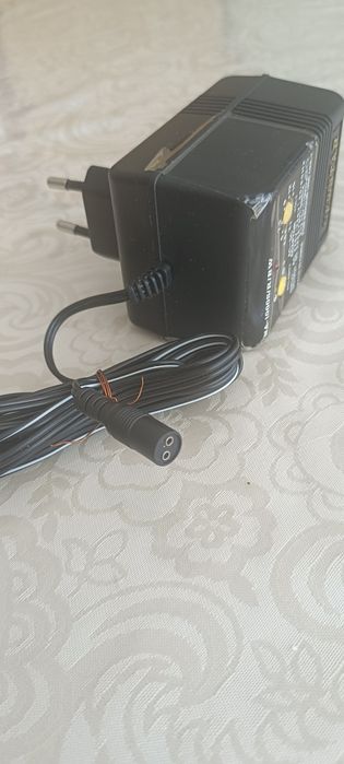 Продам зарядное устройство.