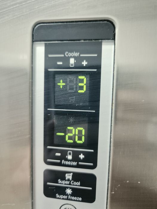 Продам холодильник Indesit