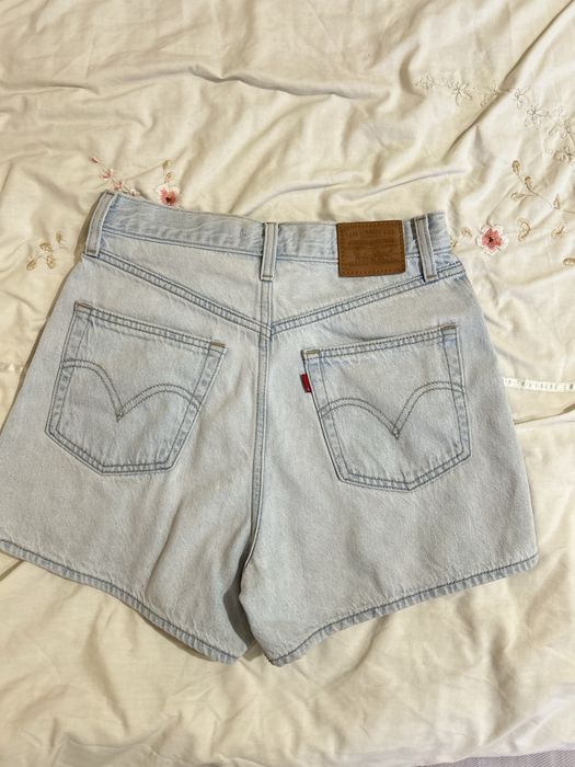 късото ново състояние на Levi's