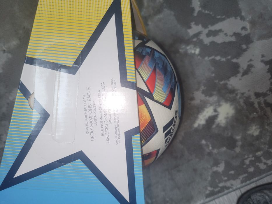 Vand 2 mingi originale adidas