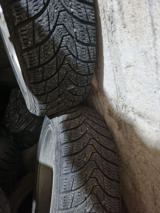 Зимни гуми 215/60/16