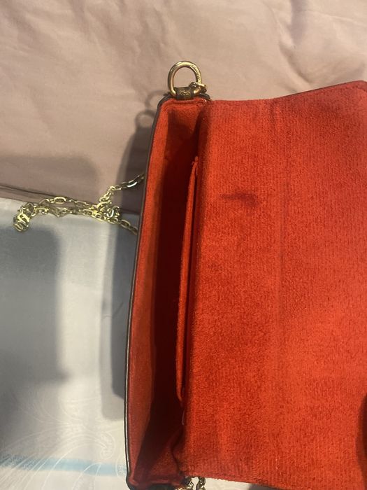 Срочно продам сумочку lv