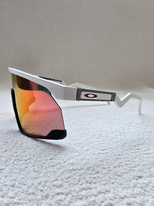 Слънчеви очила Oakley BXTR – Matte White/Black (Prizm Road)